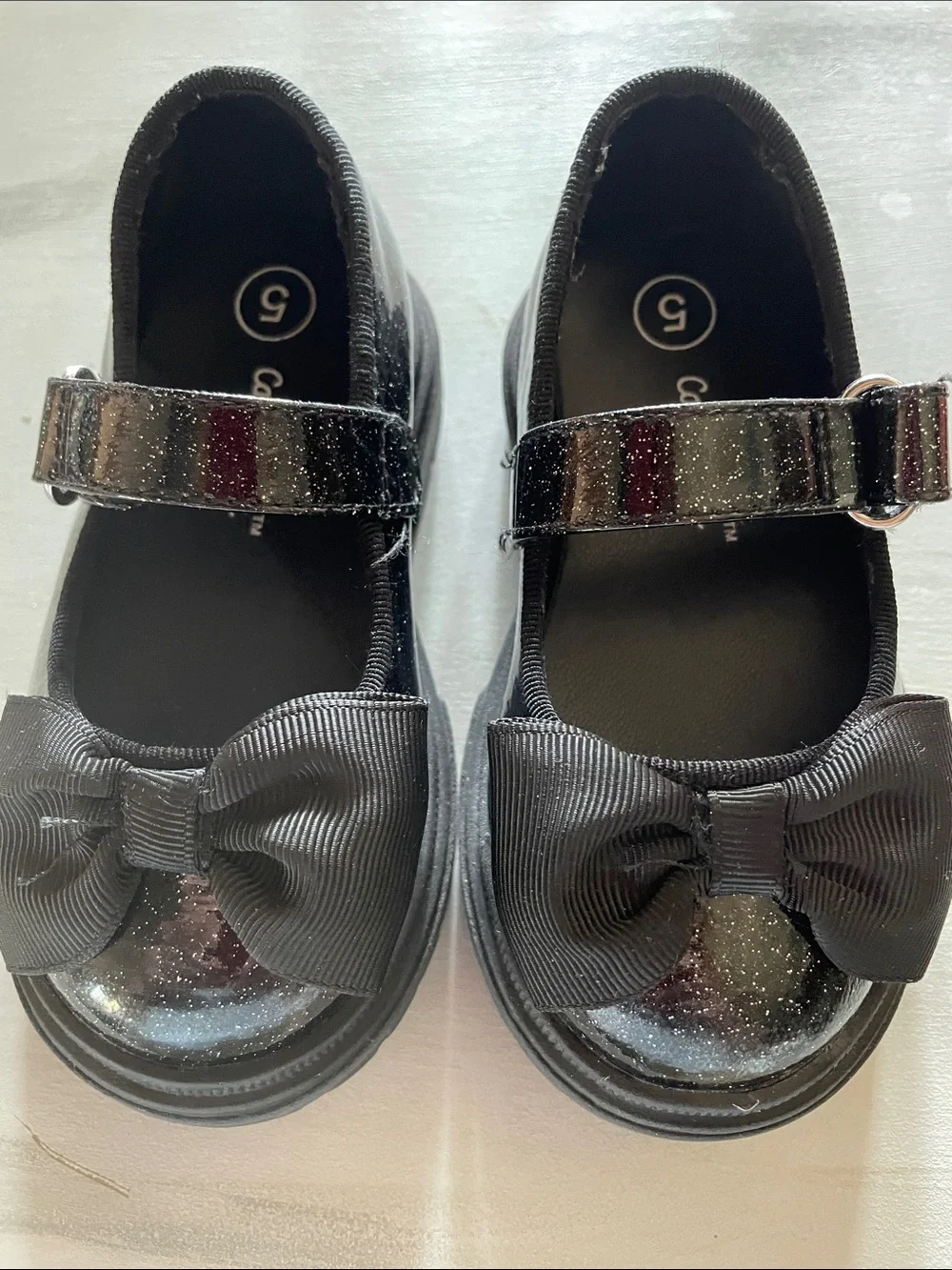 Cat & Jack little girls’ size 5 black sparkle Mary Jane Velcro-closure shoes
